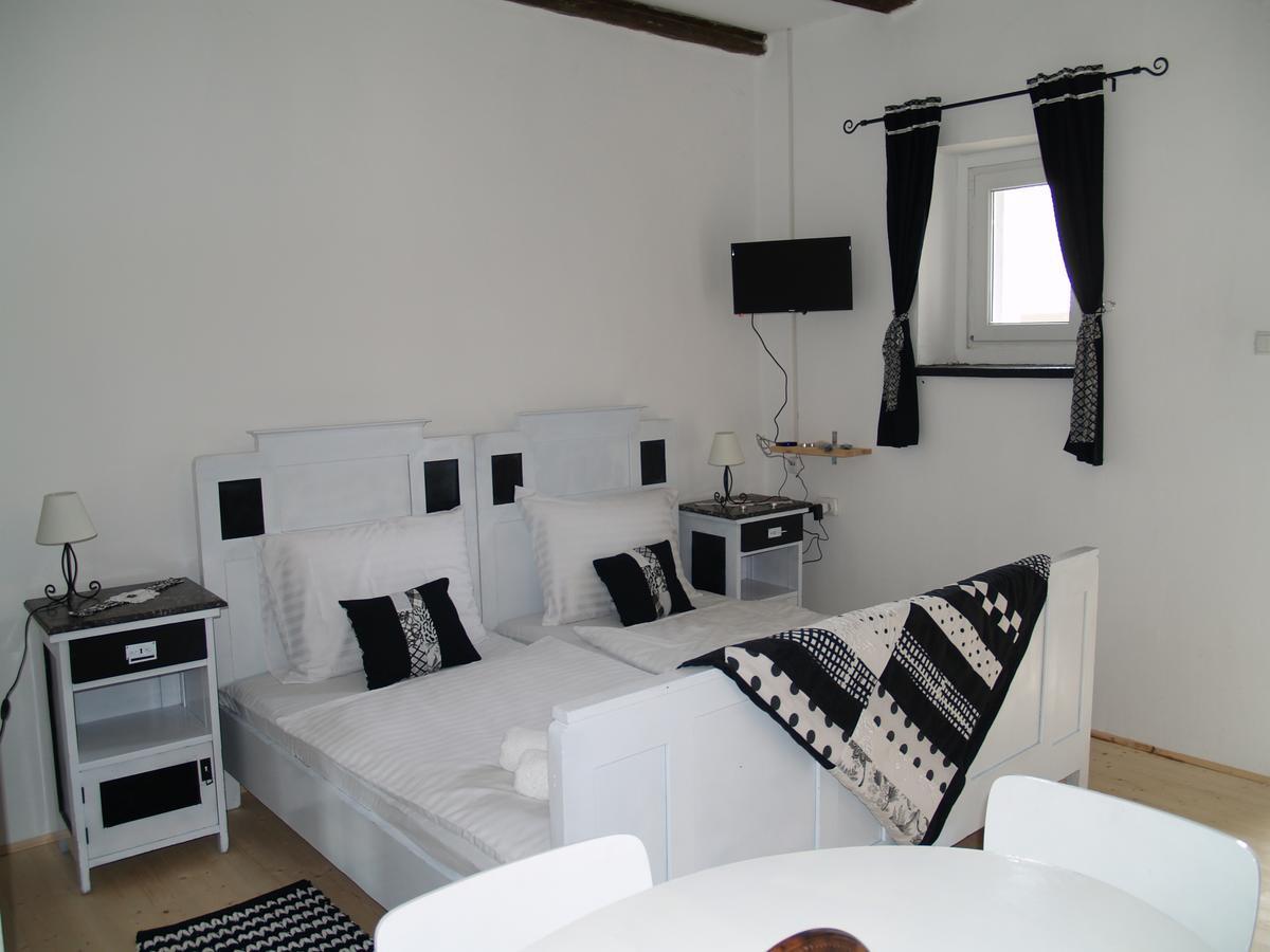 Hotel Pannonia Terranova à Vardarac Extérieur photo